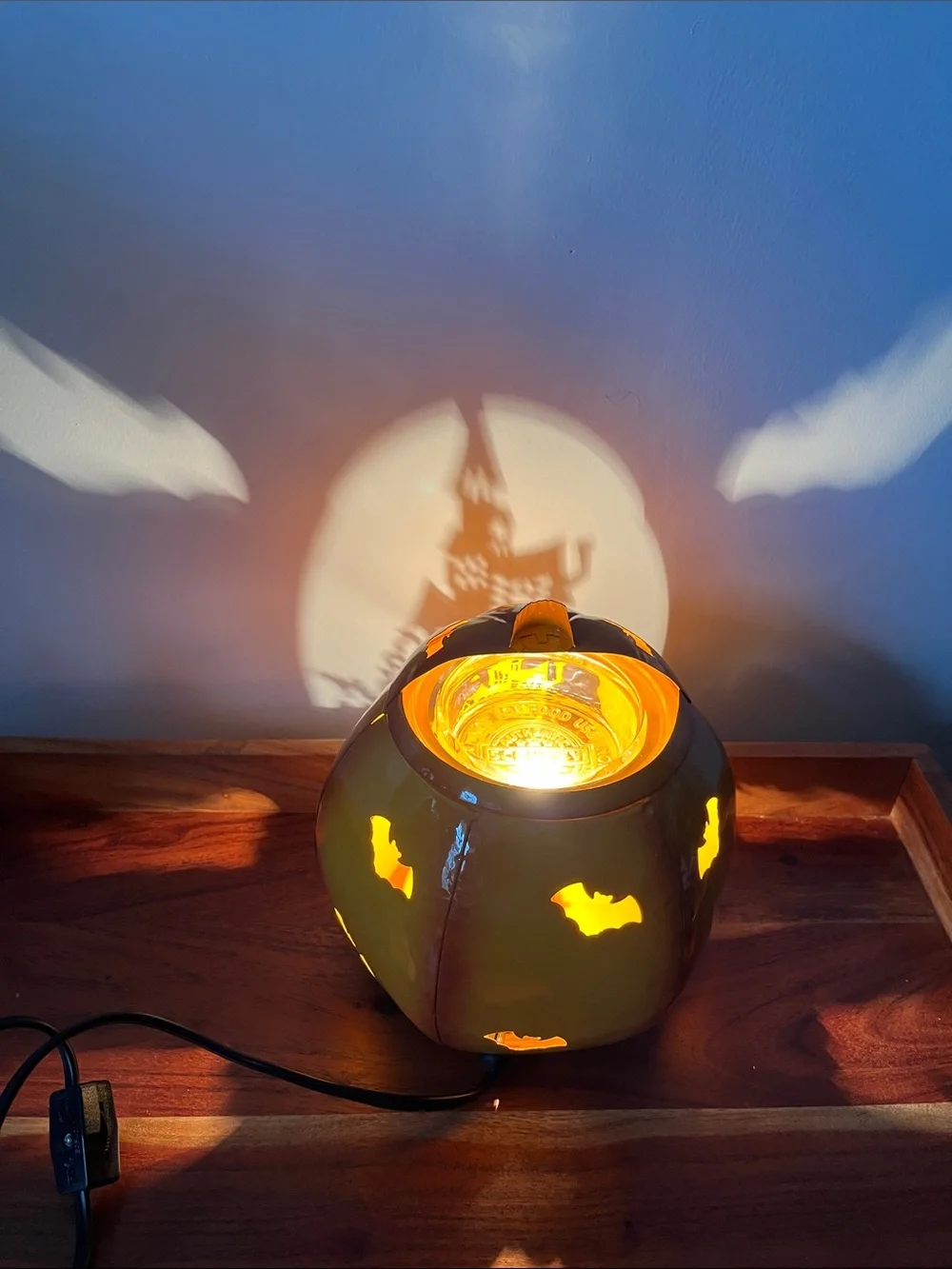 NIB • RETIRED PARANORMAL PUMPKIN SCENTSY WARMER